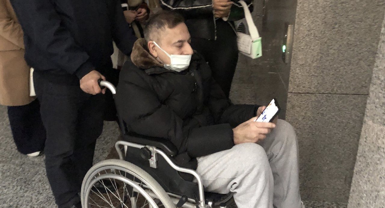 Mehmet Ali Erbil tekerlekli sandalye ile ifade verdi