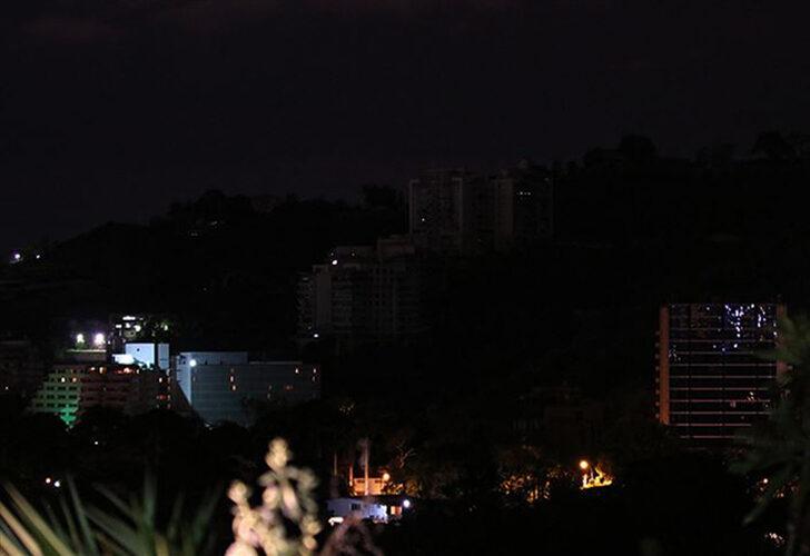 Siber saldırı yüzünden ülke karanlığa gömüldü!