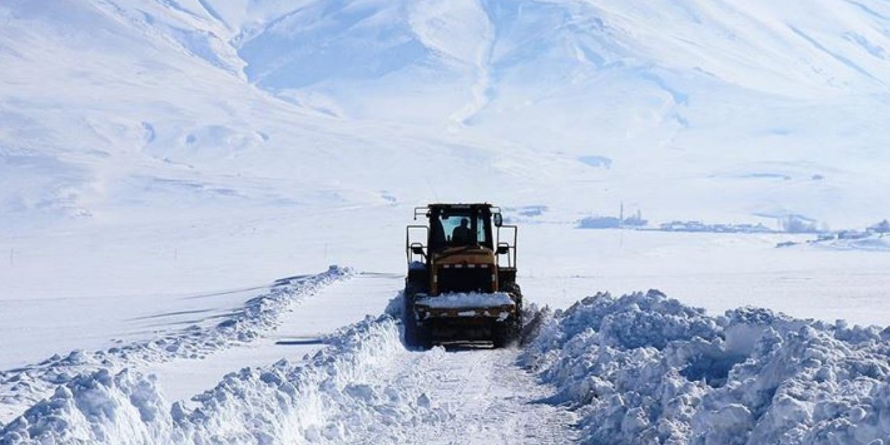 Sivas'ta yoğun kar nedeniyle 39 köye ulaşılamıyor