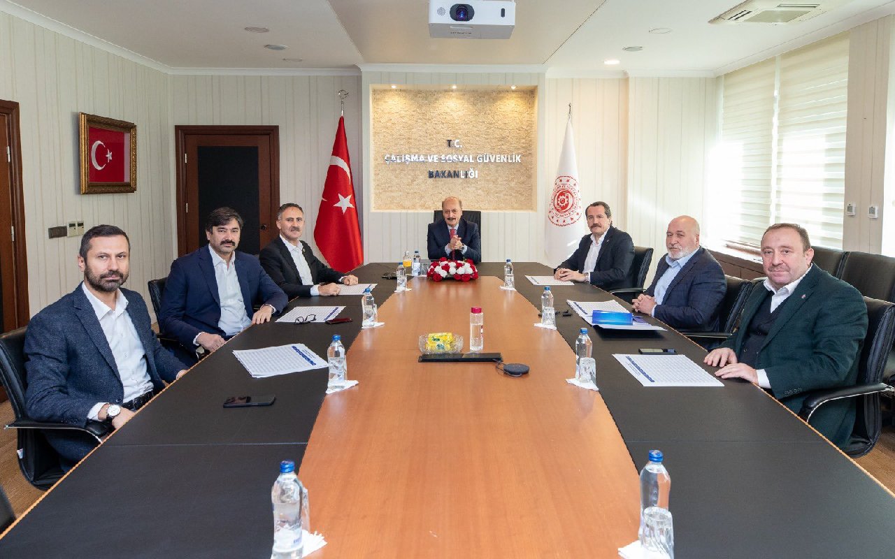 Memur-Sen: Ek zam talebimizi görüştük