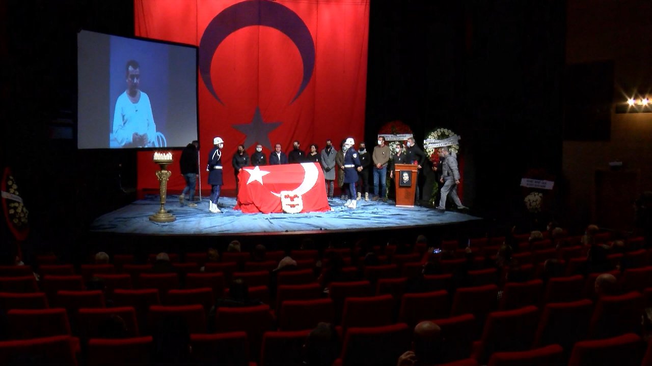 Sezai Aydın için Üsküdar'da tiyatro sahnesinde tören