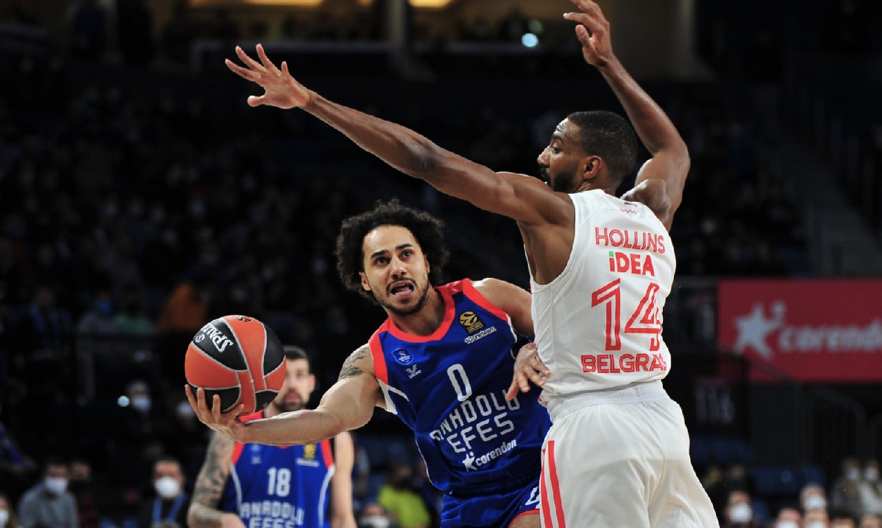 Anadolu Efes son saniyede kazandı