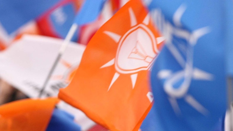 AKP ilçe binasının önüne bomba bırakılmış