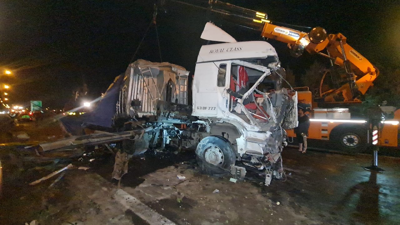 TIR devrildi, TEM Otoyolu 4.5 saat ulaşıma kapandı