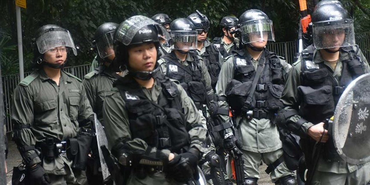 Hong Kong'da muhalif haber kuruluşuna polis baskını