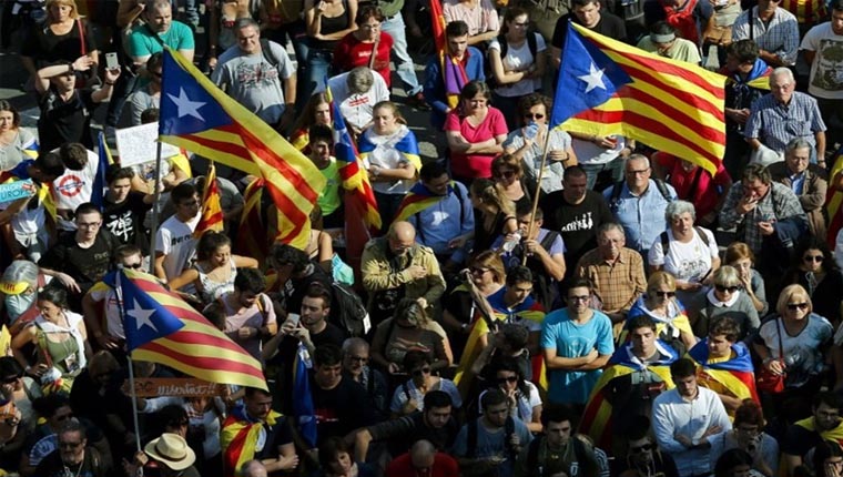 Katalonya yarın sandığa gidiyor; Madrid tankları Barselona sokaklarında