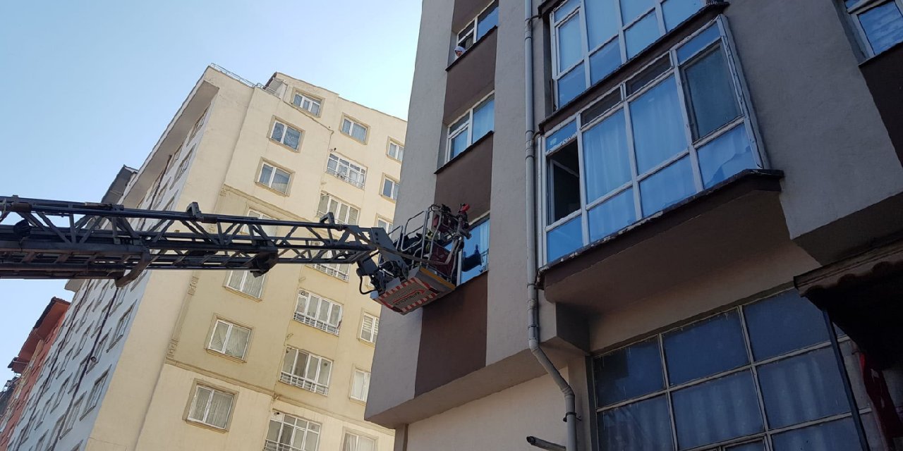 10 katlı binada yangın çıktı: İtfaiye 1'i bebek 3 kişiyi kurtardı