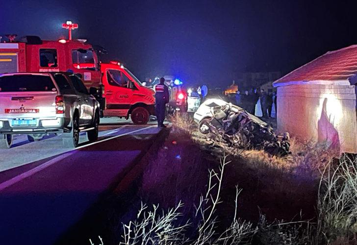 Aksaray'da iki otomobil kafa kafaya çarpıştı: 6 ölü