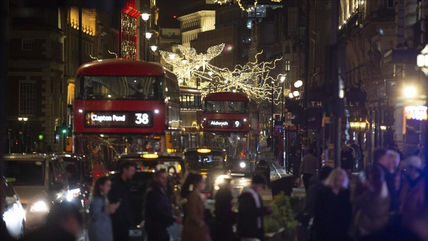 Avrupa yeni yıla sessiz kutlamalarla girdi