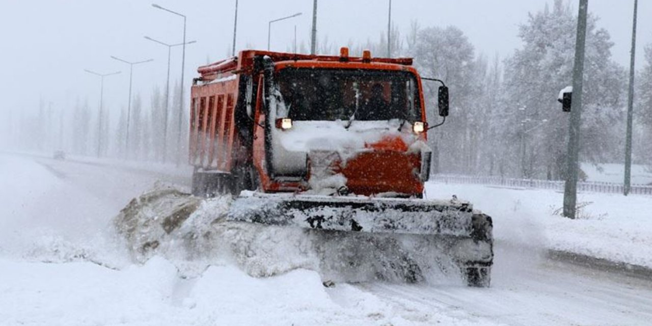Sivas'ta kar, 68 köy yolunu ulaşıma kapattı