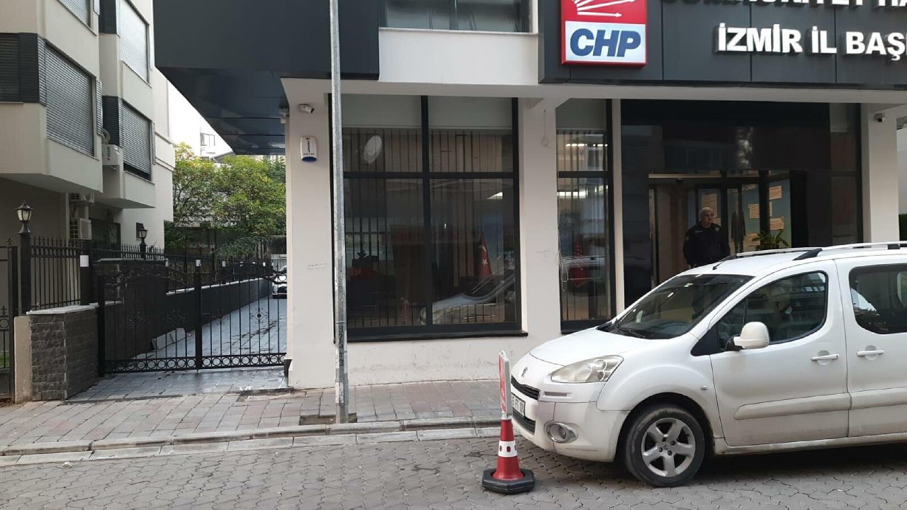 CHP İzmir il binasına çirkin saldırı