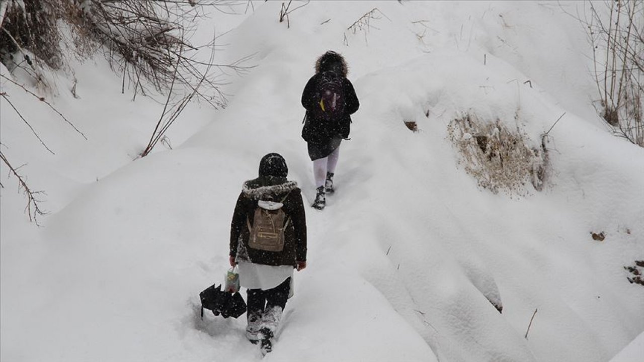 Sivas'ta kar nedeniyle 16 köy yolu ulaşıma kapandı