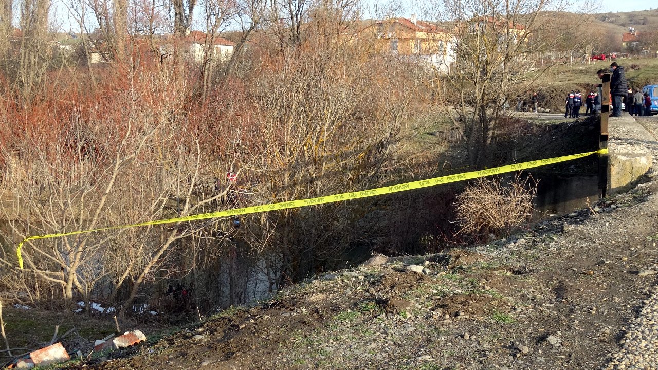 Aldattığını düşündüğü kocasını öldürüp dereye atmış