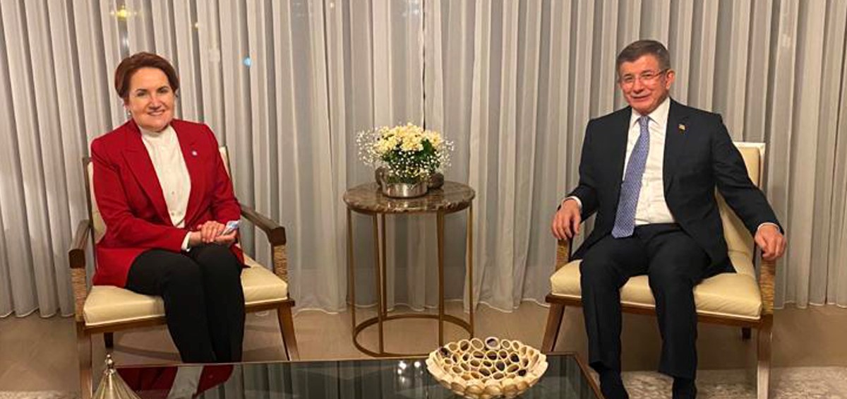 Akşener, Davutoğlu’nu evinde ziyaret etti