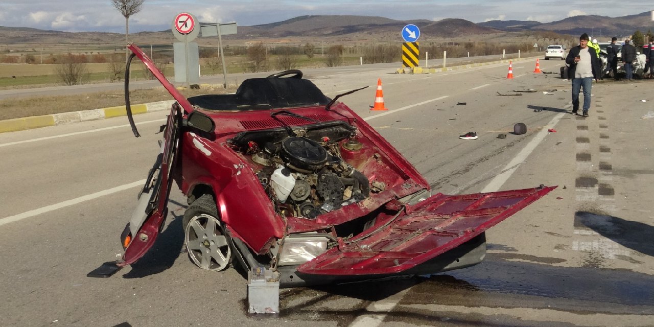 Araçlardan biri ikiye bölündü: 1 ölü, 3 yaralı