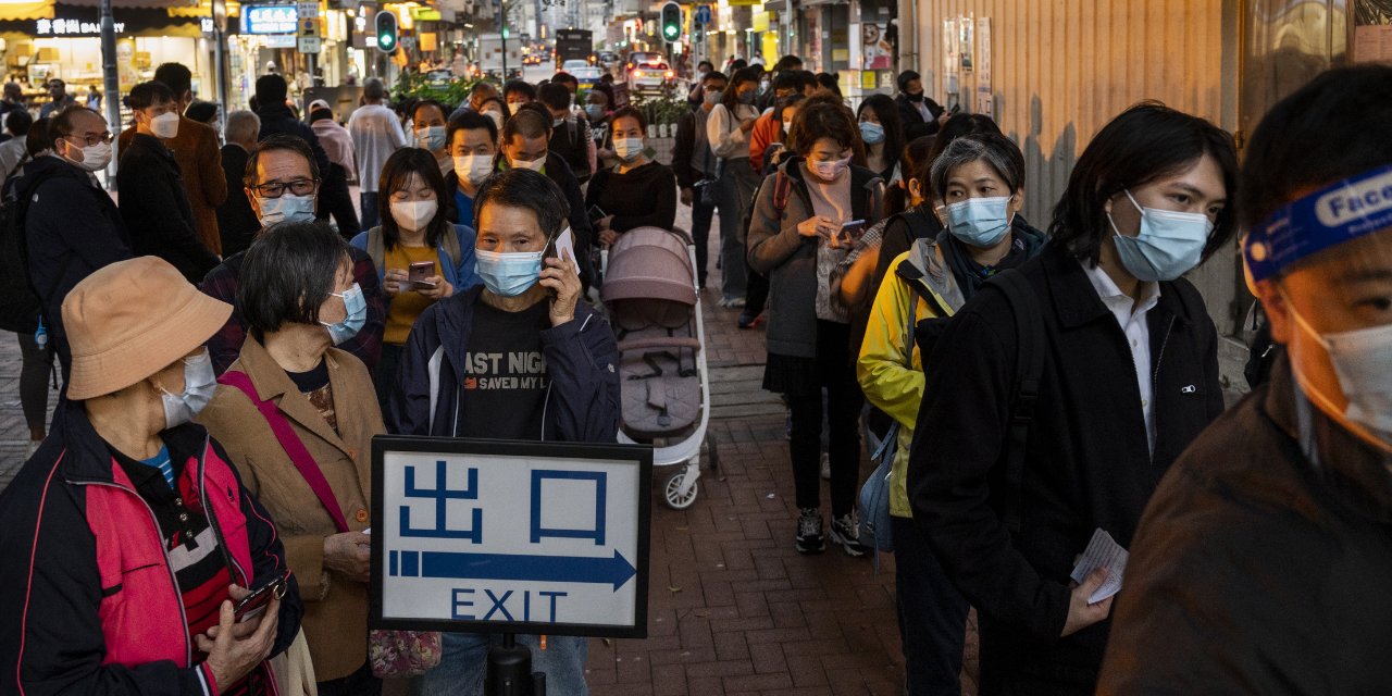 Hong Kong'da İngiltere ve ABD'ye uçuşlar duruyor