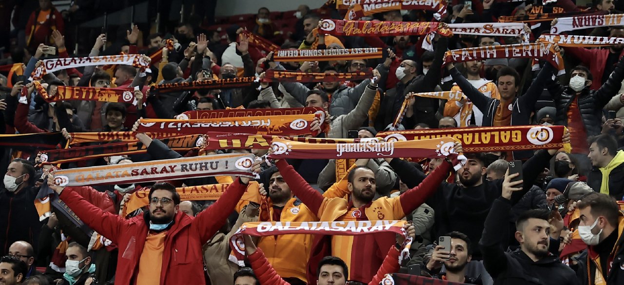 Galatasaray taraftarlarından "Yönetim istifa" sesleri