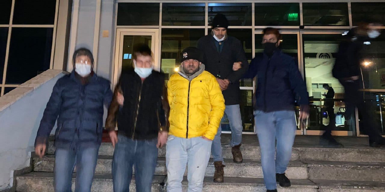 Belediye deposundan tekne motoru çaldılar