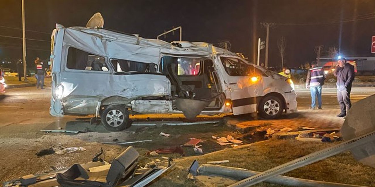 Mardin'de işçileri taşıyan servis kaza yaptı: Yaralılar var