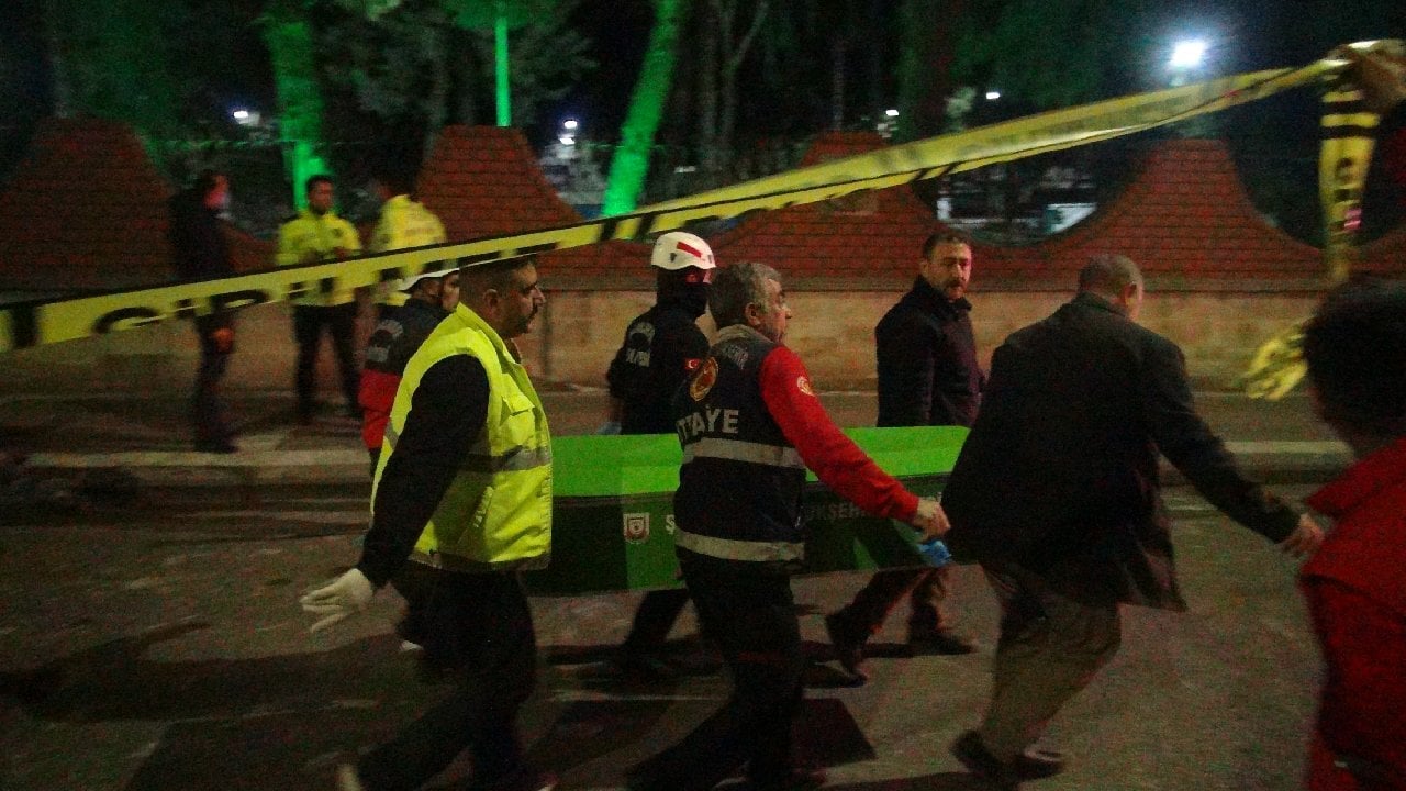 Şanlıurfa'da bariyerlere çarpan taksi takla attı: 1 ölü
