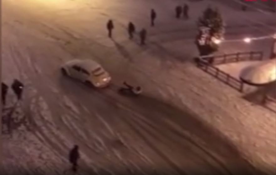 Otomobile ip bağlayıp karda kaydılar