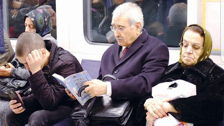 İYİ Parti Genel Başkan Yardımcısı Durmuş Yılmaz metroda!