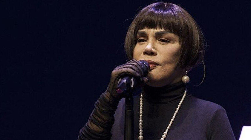 AKP kurucularından Böhürler'den Sezen Aksu yorumu: Anlamsız, saçma bir gündemle Türkiye meşgul edildi