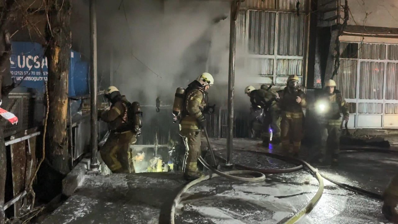 Bayrampaşa'da tekstil deposunda yangın