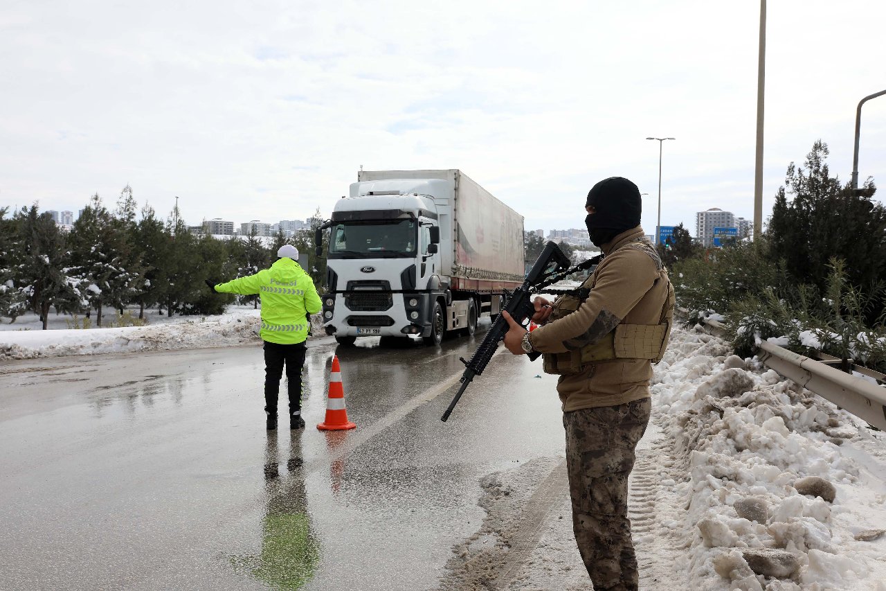 Gaziantep’te, kış lastiksiz ve zincirsiz araçla otoyola girişe izin yok