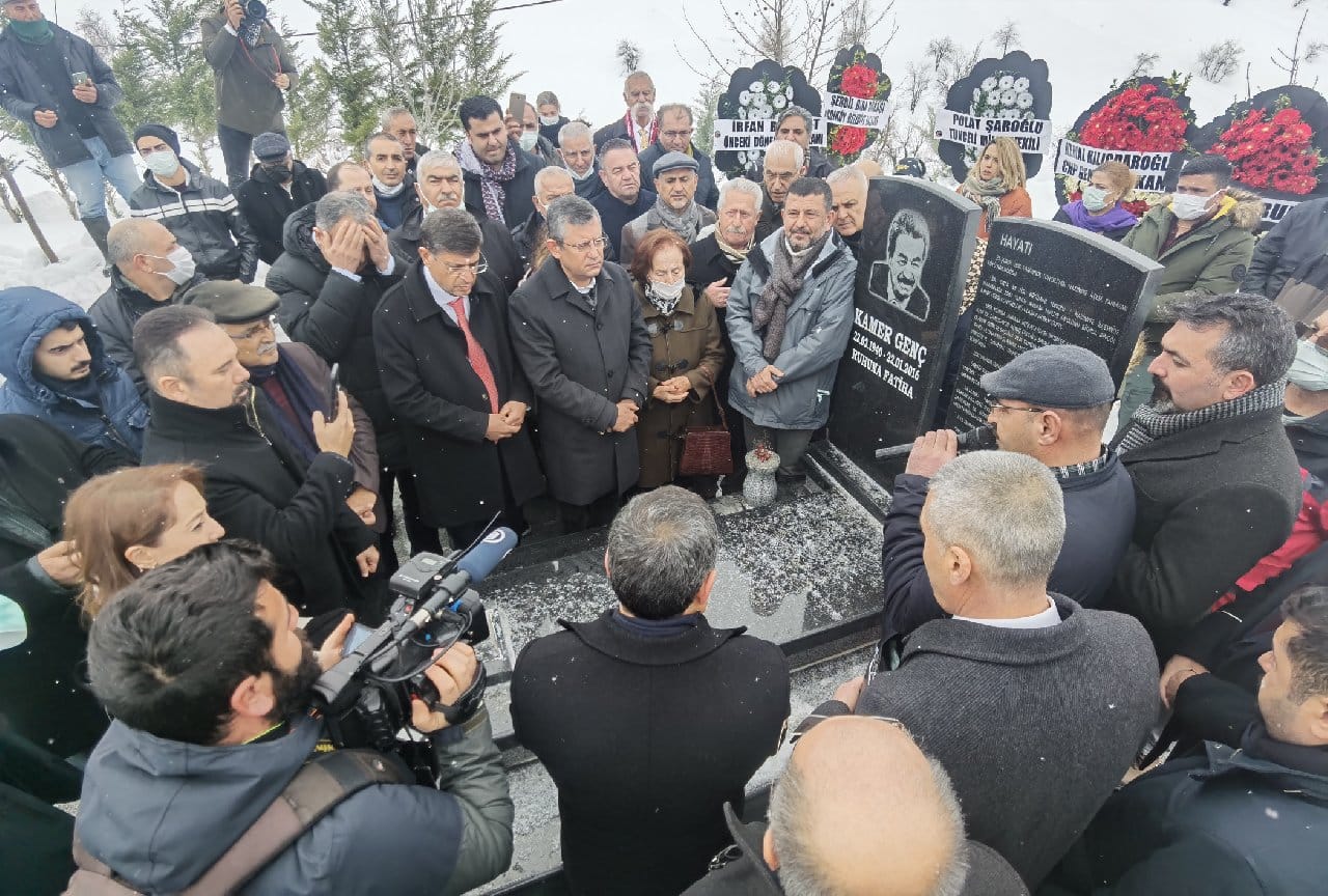Kamer Genç mezarı başında anıldı