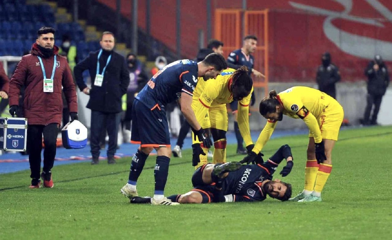 Emre Çolak'tan tepki çeken hareket: Sağlık çalışanını itti