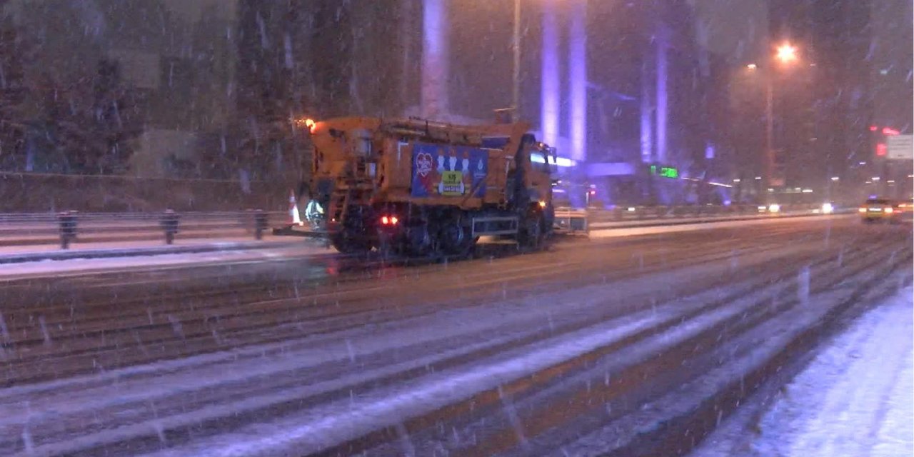 İzlanda kışı İstanbul'da: Yollar kapandı
