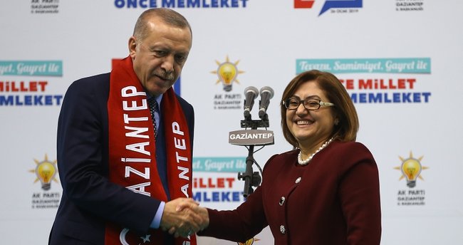 Erdoğan bunu  AKP'li başkana sordu: Rektörden memnun musun?