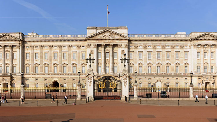 Theresa May hükümeti kurmak için Buchingham Sarayı’ndan izin isteyecek