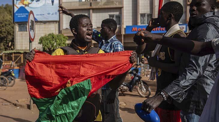 Burkina Faso’da ordu yönetime el koydu
