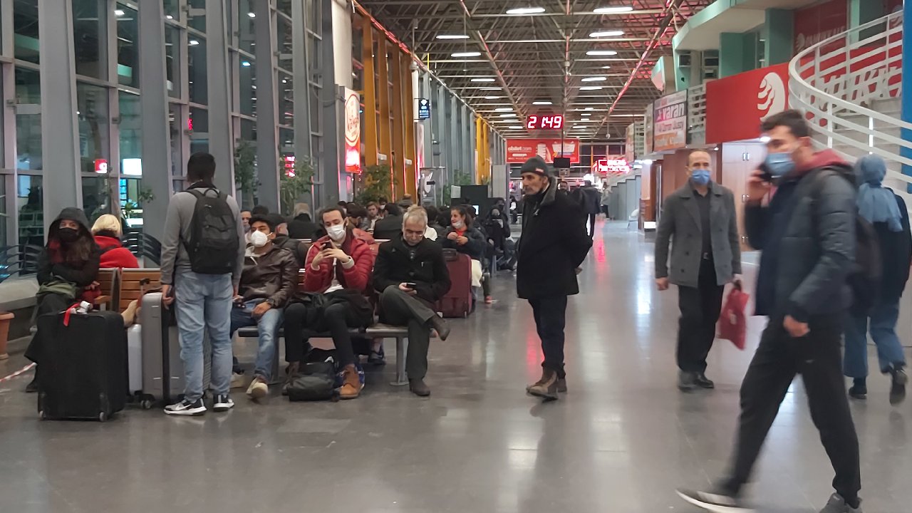 Şehirlerarası Otobüs Terminali yolcularla doldu