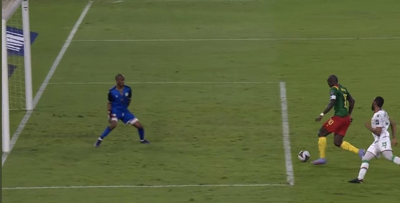 Sol bek kaleye geçtiğini unutursa! Tüm dünya Aboubakar'ın penaltısını konuşuyor