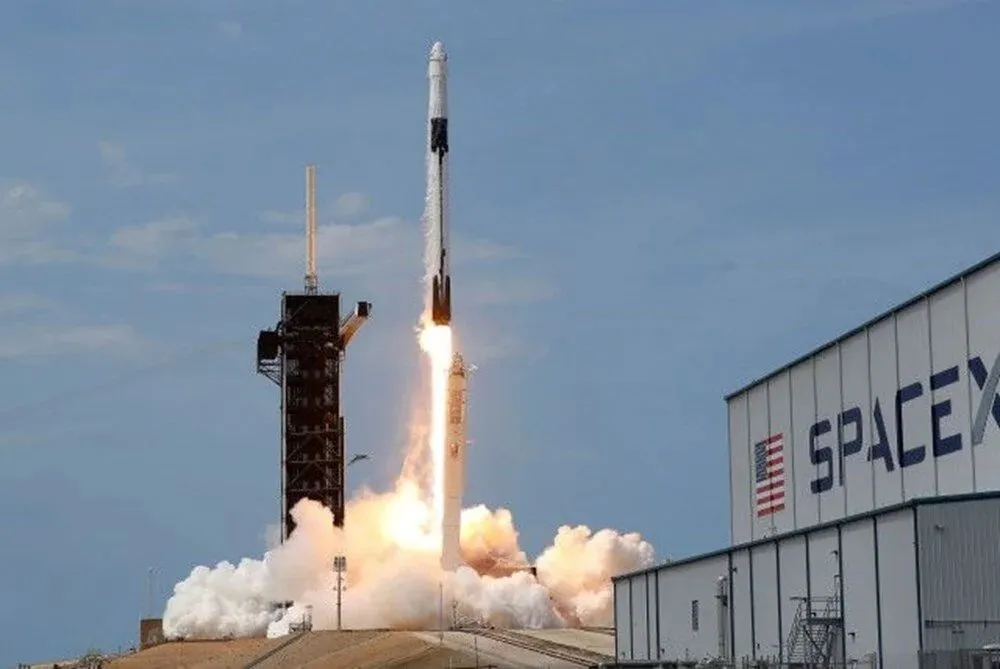 SpaceX kontrolden çıktı: Ay'a çarpabilir