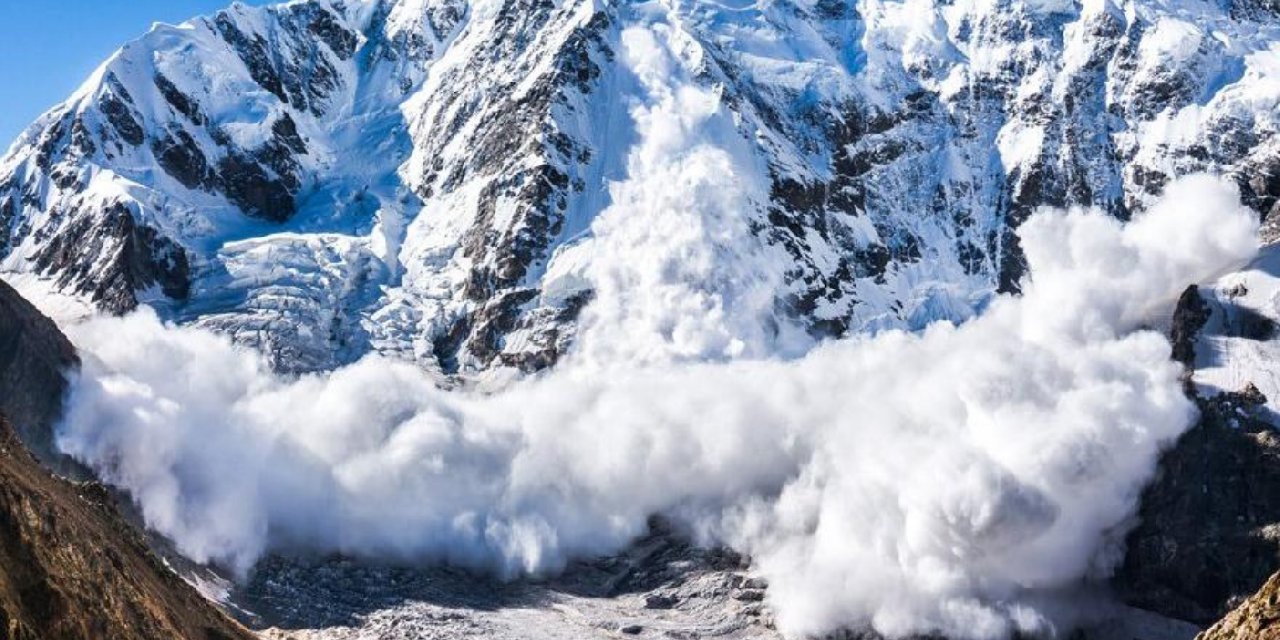 Erzurum'da çığ: İki kişi kar altında kaldı