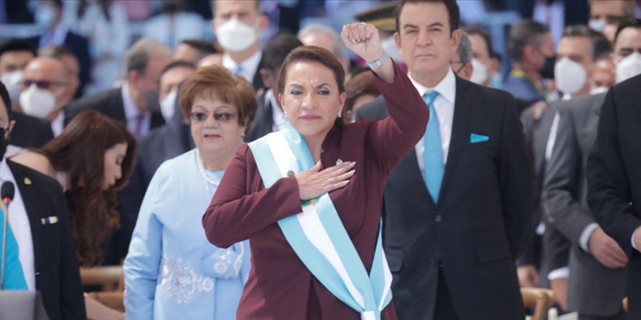 Honduras'ın ilk kadın Başbakan göreve başladı: Zincirleri kırıyoruz