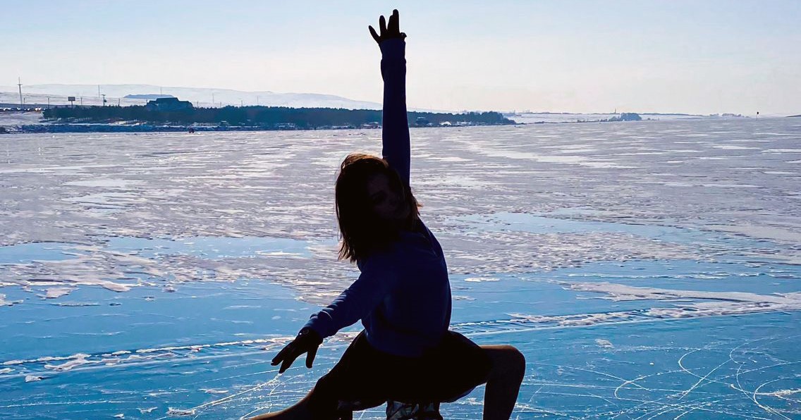 Çıldır Gölü'nde buz pateni yapan milli sporcu İklim: Hayalimi gerçekleştirdim