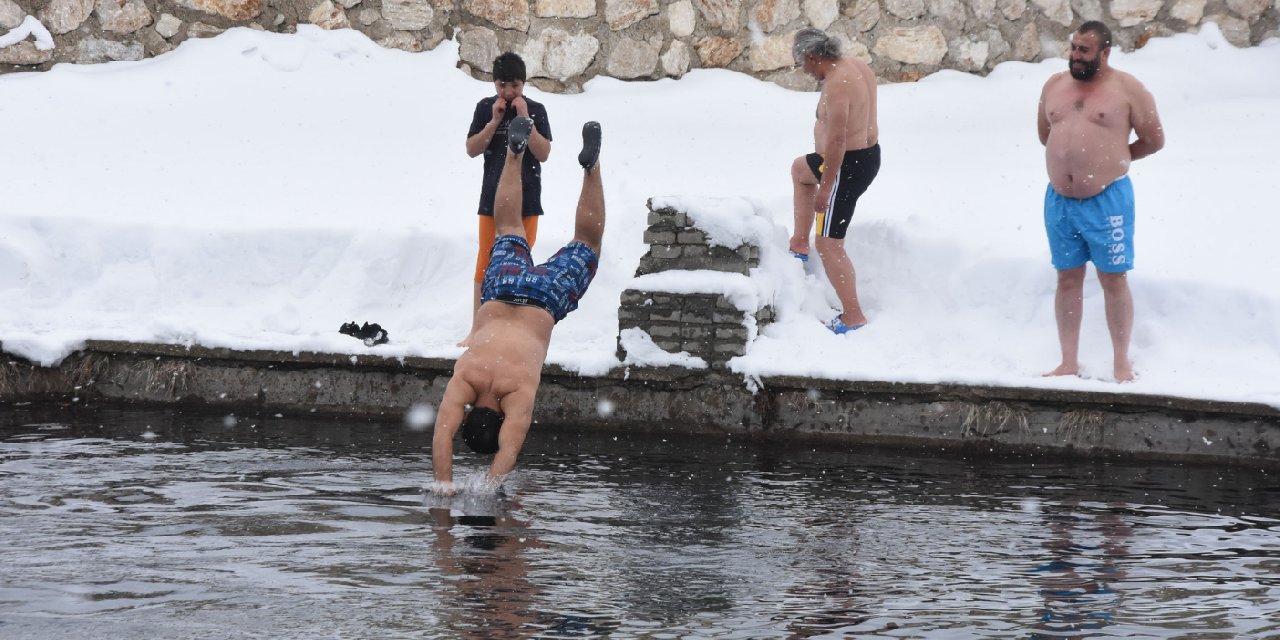 Eksi 10 derecede yüzme etkinliği