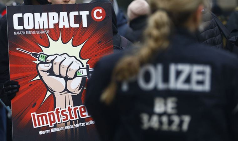 Almanya’da koronavirüs tedbirlerine karşı protesto