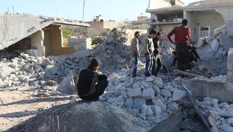 Esad rejimine ait uçak ve helikopterler İblib'e hava saldırılarını son günlerde arttırdı