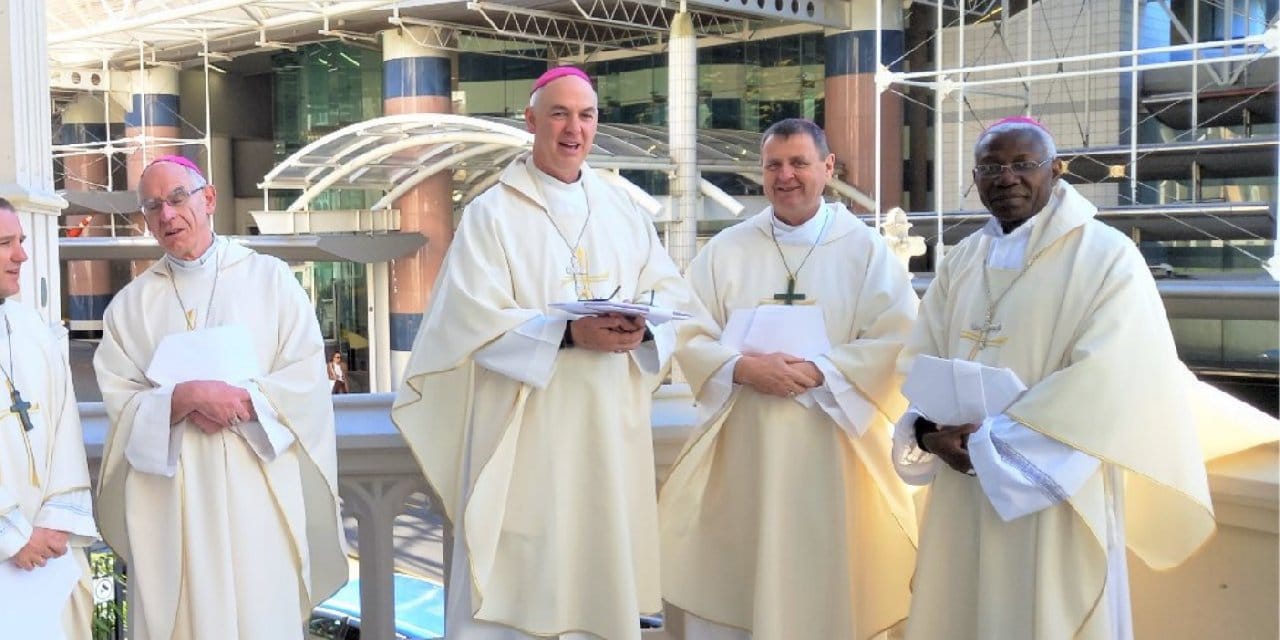 Katolik Kilisesi, din adamlarının tacizle suçlandığını kabul etti