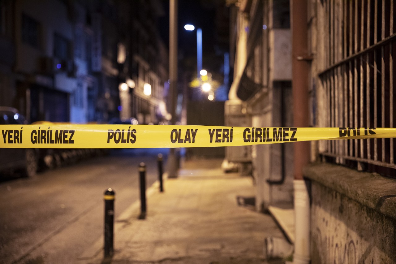 Bursa'da vahşet! Annesini öldürdü, kız kardeşini ağır yaraladı