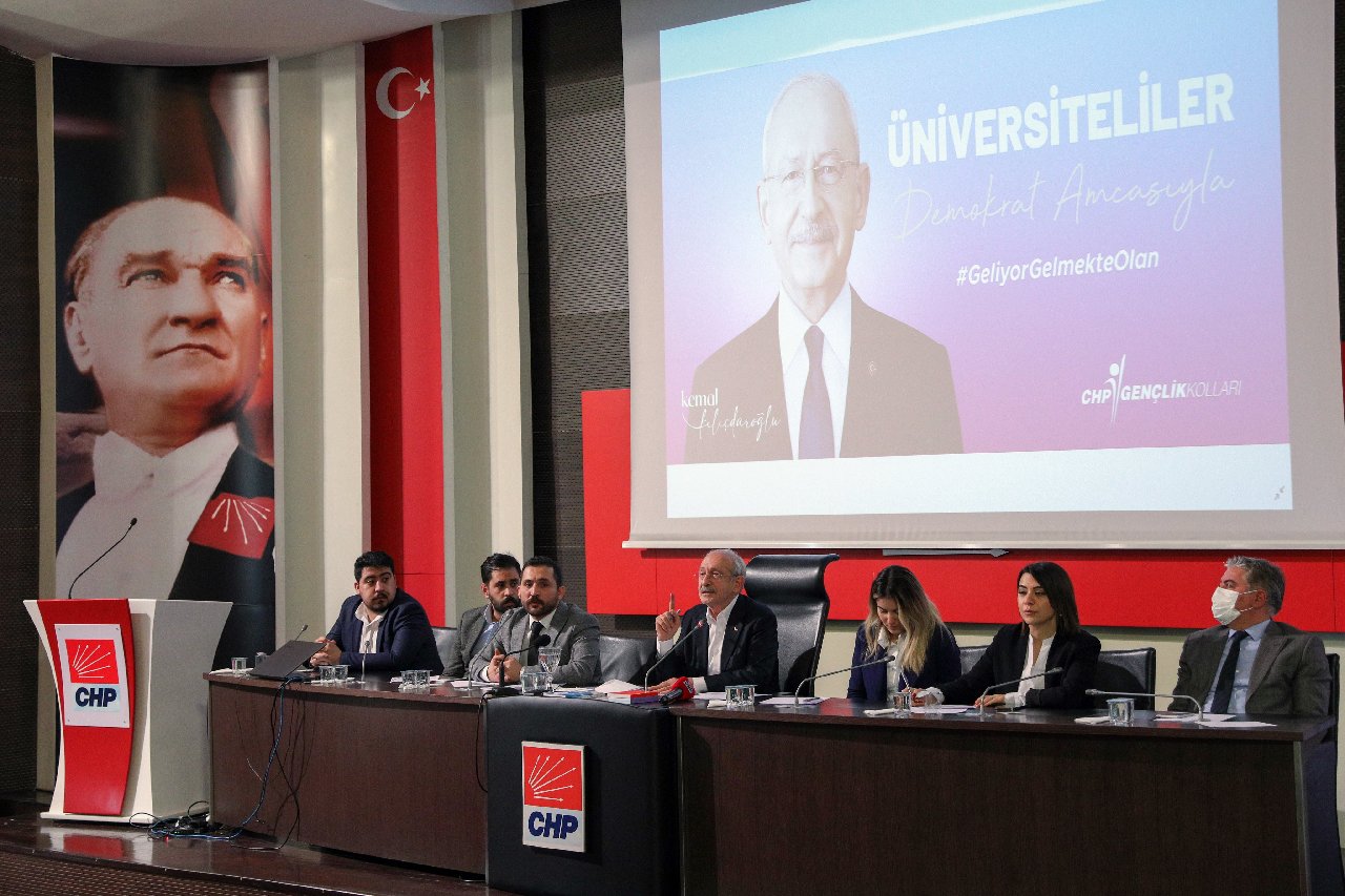 Kılıçdaroğlu, üniversiteli öğrencilerle bir araya geldi