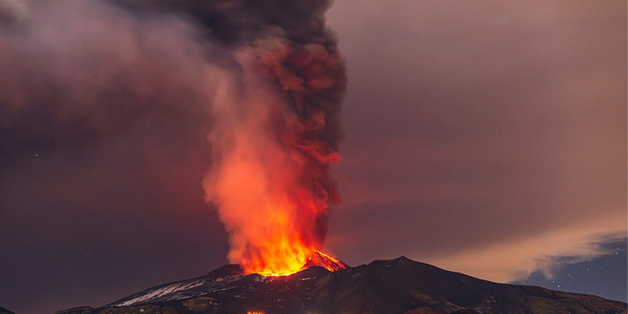 İtalya'da Etna Yanardağı lav püskürttü