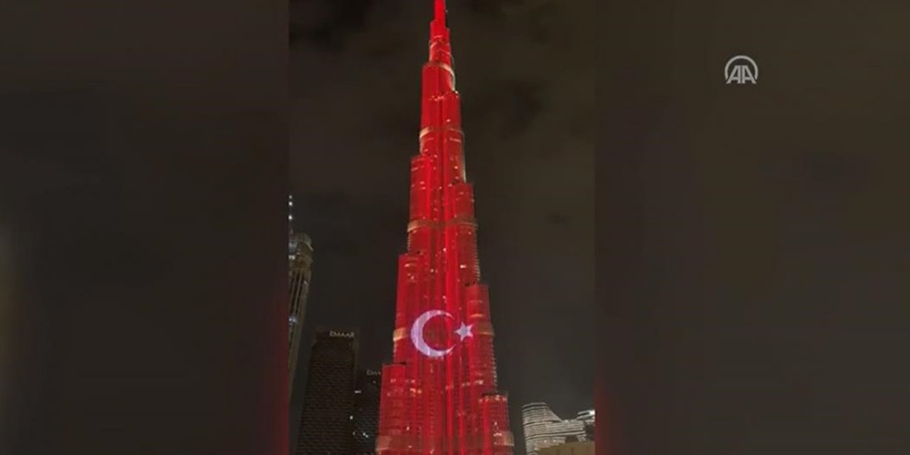 Erdoğan’ın ziyareti öncesi, BAE'nin en yüksek binasına Türk bayrağı yansıtıldı