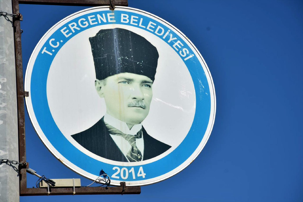 Atatürk resimli tabelaları kıran şüpheli, adli kontrolle serbest